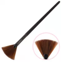 Кисть макияжная для сухих текстур веерная Кисть макияжная для сухих текстур веерная